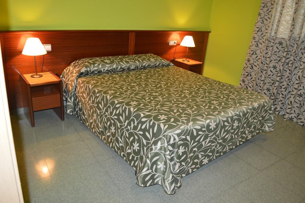 Hotel Don Pelayo Arbos Bagian luar foto