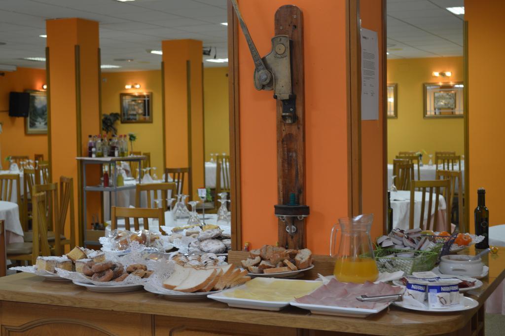 Hotel Don Pelayo Arbos Bagian luar foto