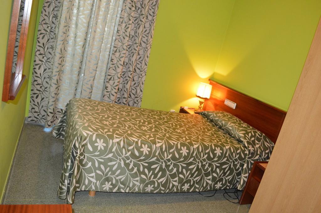 Hotel Don Pelayo Arbos Bagian luar foto