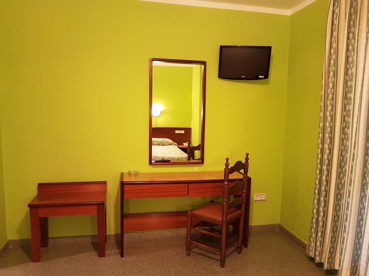 Hotel Don Pelayo Arbos Bagian luar foto