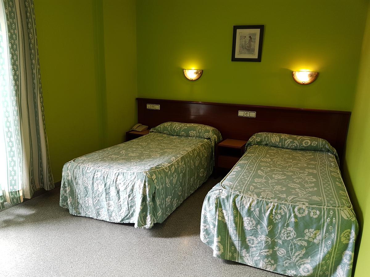 Hotel Don Pelayo Arbos Bagian luar foto