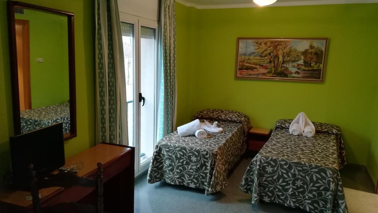Hotel Don Pelayo Arbos Bagian luar foto