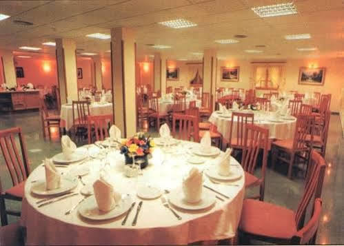 Hotel Don Pelayo Arbos Bagian luar foto